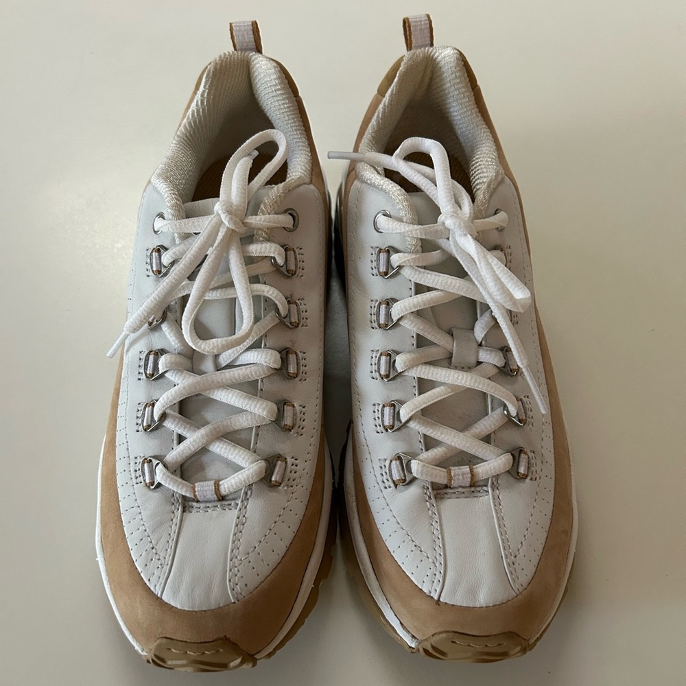 Never worn White and Tan Skechers